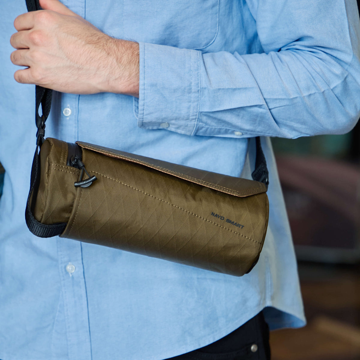 Nayo Smart Urban UL5 Cylinder Sling Bag Olive close‑up, olive green roll‑top cylinder sling bag detail view for men