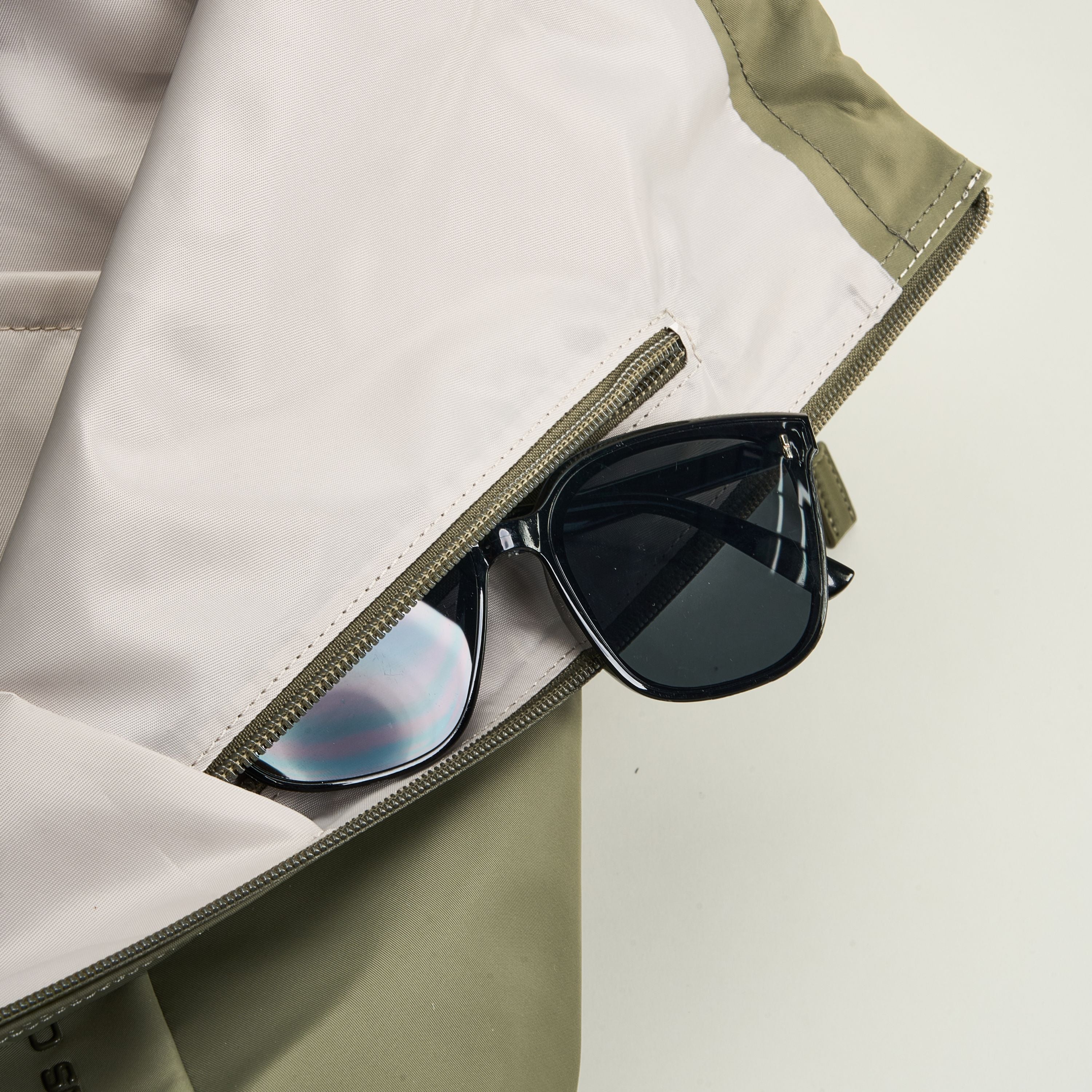 nayo smart urban u7 backpack olive green inside view