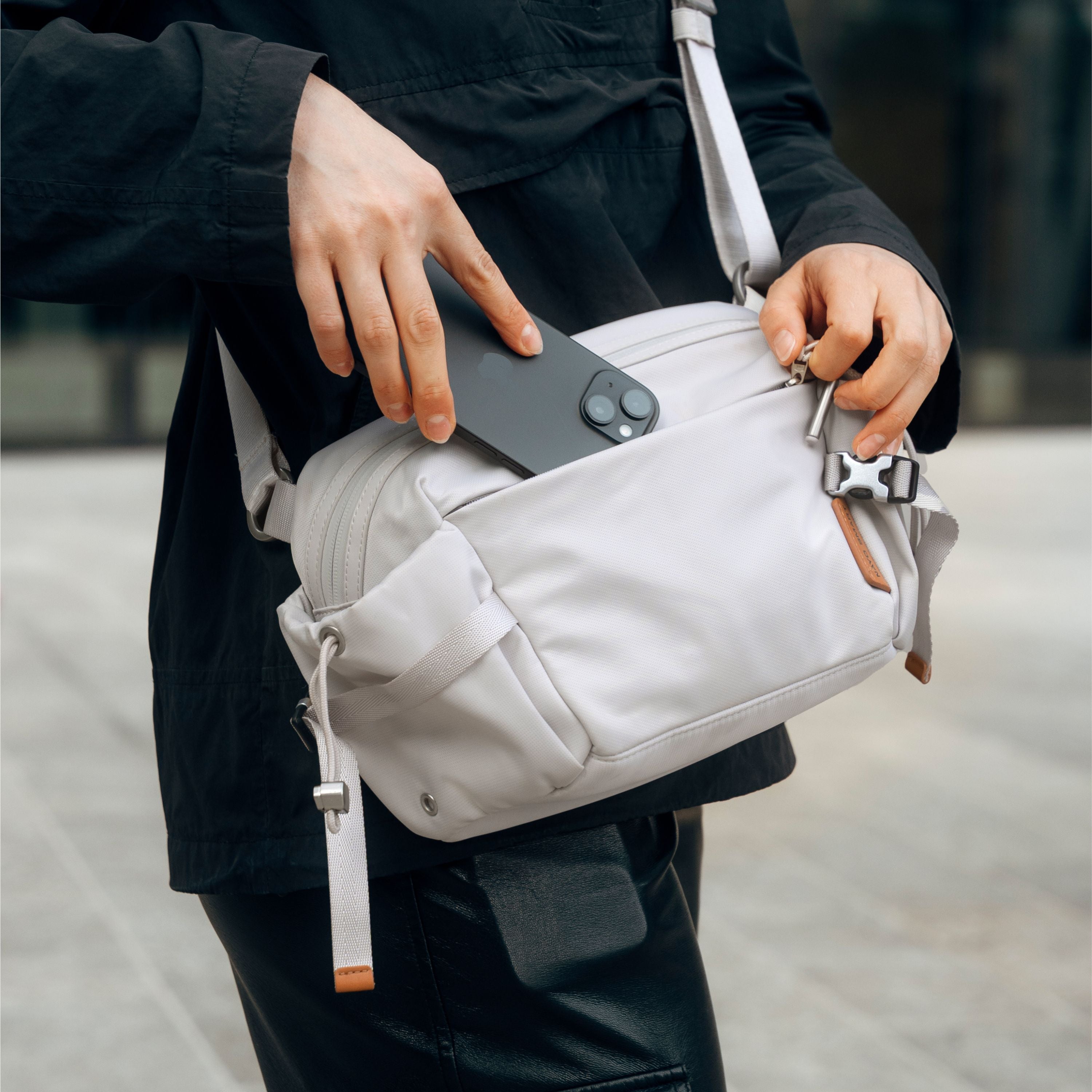 Urban UL1 ホワイト EDC スリングバッグ – カメラ＆テック
