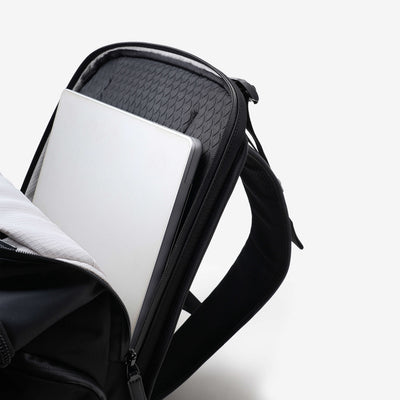 Nayo Smart Almighty A1 business backpack padded laptop compartment holding 18‑inch laptop