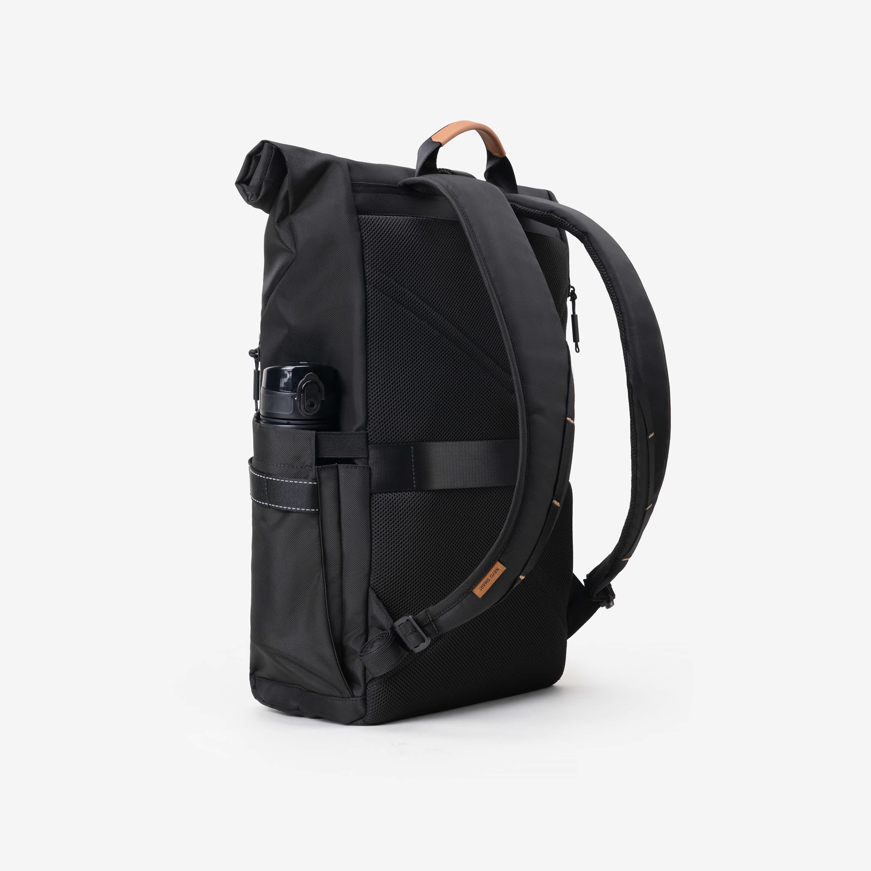 NayoSmart Urban U8 black roll‑top backpack, left side elastic water bottle pocket, hands demonstrate storage on white background