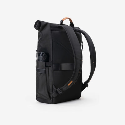NayoSmart Urban U8 black roll‑top backpack, left side elastic water bottle pocket, hands demonstrate storage on white background