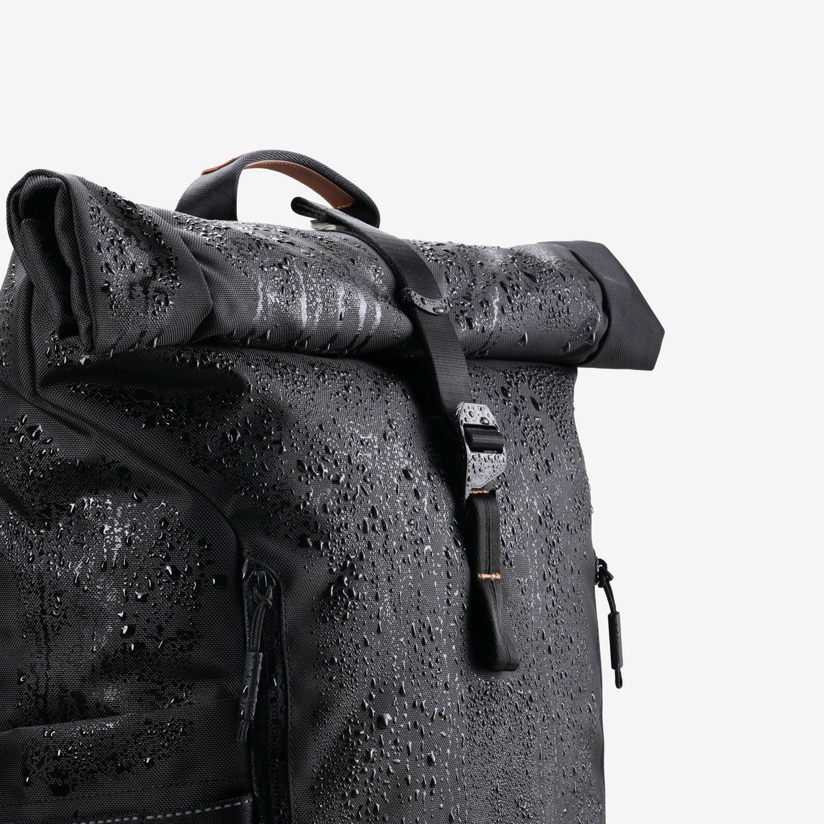 Nayo Smart Urban U8 roll‑top backpack black, water‑resistant fabric with water droplets, urban travel backpack