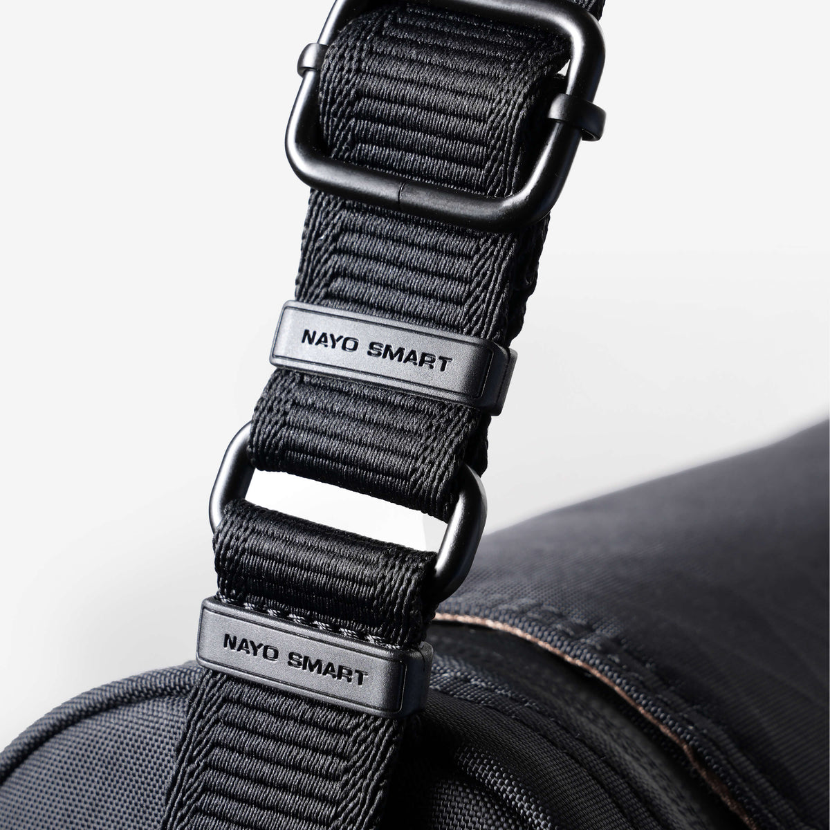 Nayo Smart Urban UL5 Cylinder Sling Bag Black adjustable strap buckle close‑up