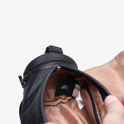 Nayo Smart Urban UL5 Cylinder Sling Bag Black, inner tag and zipper opening detail