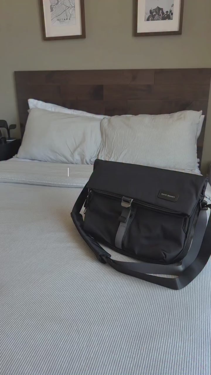 Load video: nayo smart urban ul3 messenger bag black front view