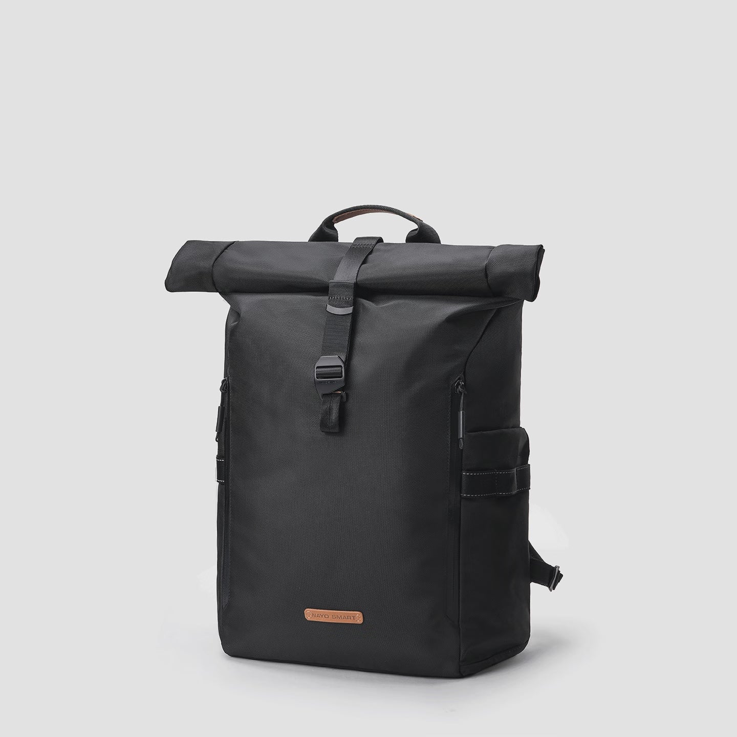 NayoSmart Urban U8 black roll‑top backpack roll‑top expansion demo, showing adjustable storage capacity for commute and travel