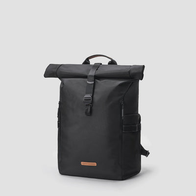 NayoSmart Urban U8 black roll‑top backpack roll‑top expansion demo, showing adjustable storage capacity for commute and travel